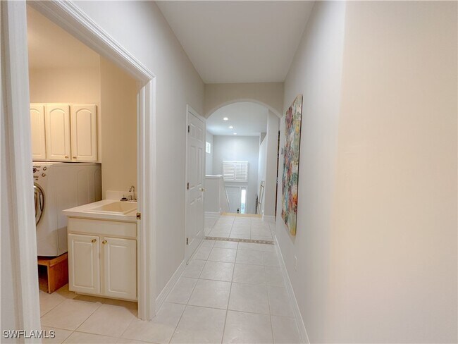 Building Photo - 8310 Big Acorn Cir