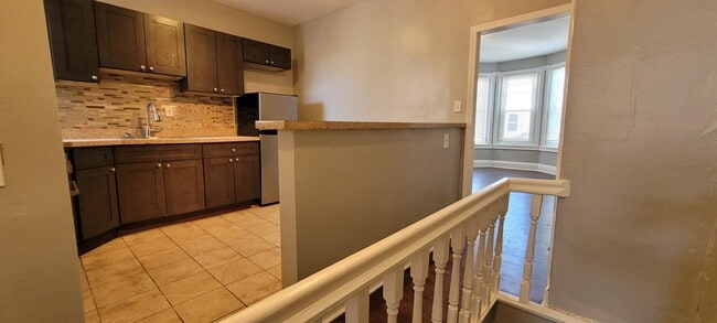 Building Photo - 5138 Ludlow St