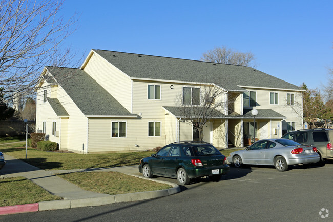 Primary Photo - Sandalwood Apartments