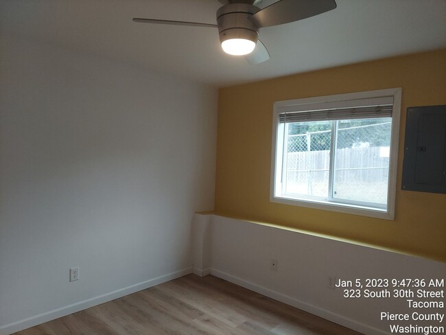 Building Photo - For Rent - Tacoma darling 1 bedroom 1 bath...
