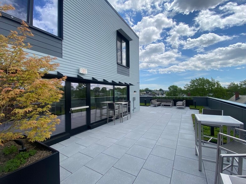 Building Photo - 154 Broadway