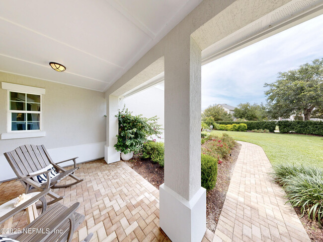 Building Photo - 401 Payasada Lakes Ave