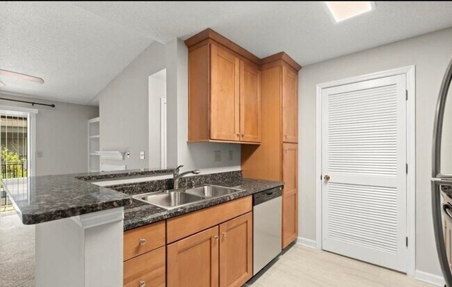 Building Photo - 534 Granville Ct