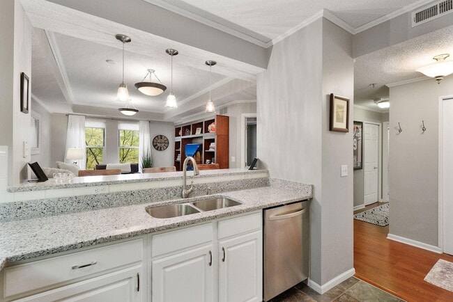 Building Photo - 645 N 1st St