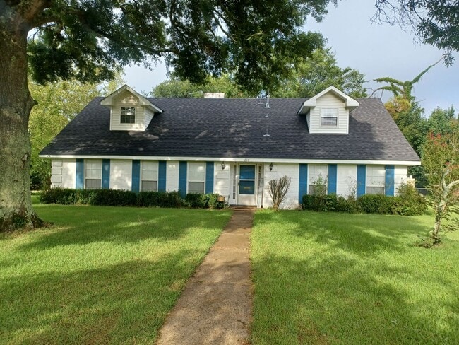 Primary Photo - 4bd/3bth - Move-In Ready
