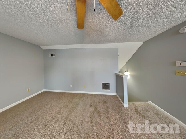 Building Photo - 6836 Saganaw Dr