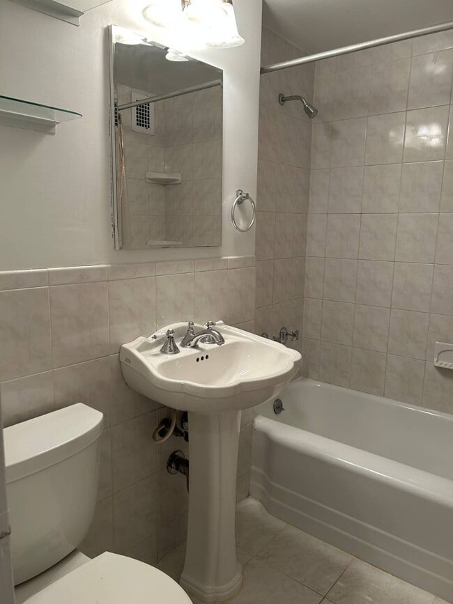 Building Photo - 100 W 57th St