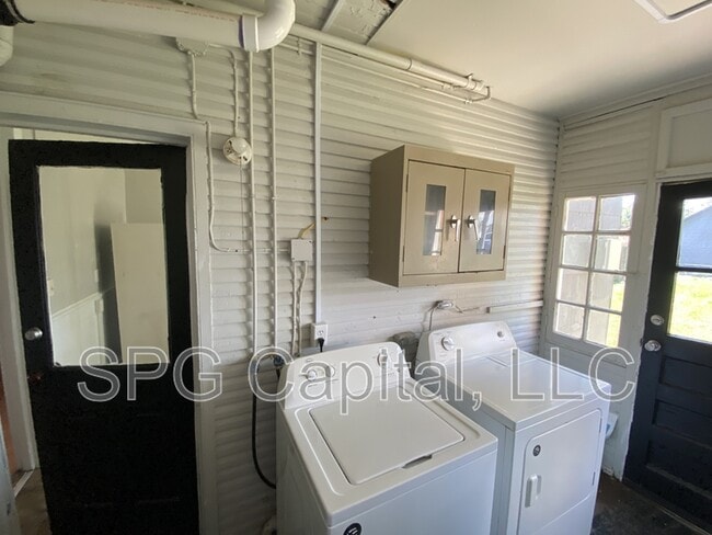 Building Photo - 324 N Franklin St