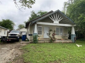 Building Photo - 838 E 3rd St