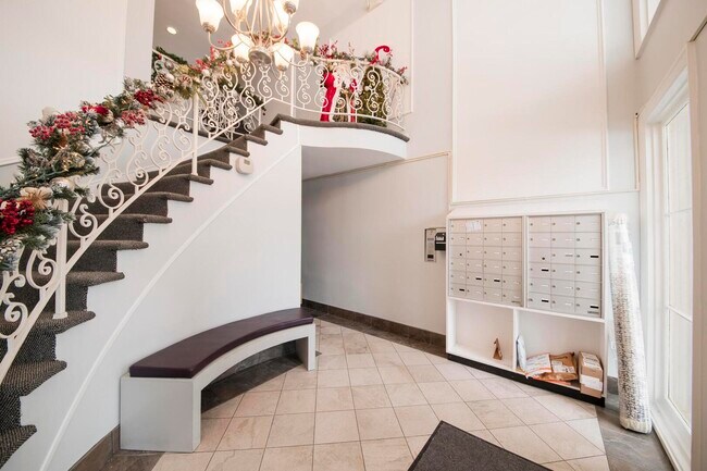 Building Photo - 5300 Carriage Way Dr