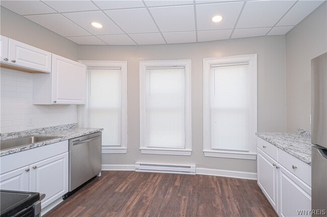 Building Photo - 2148 Main St