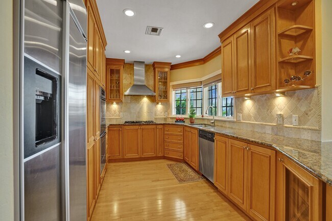 Building Photo - 7 Saranac Rd