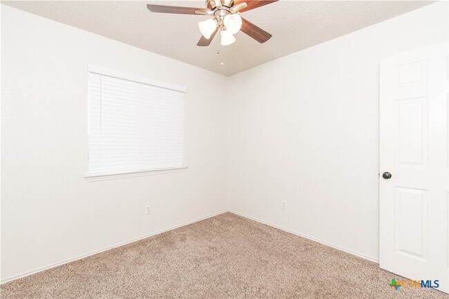 Building Photo - 5104 Glenoak Dr