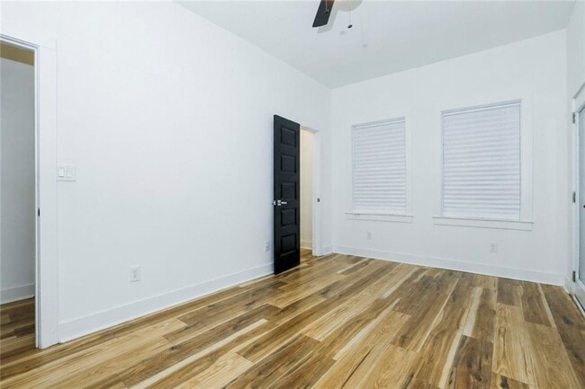 Building Photo - 3040 Valley Cir