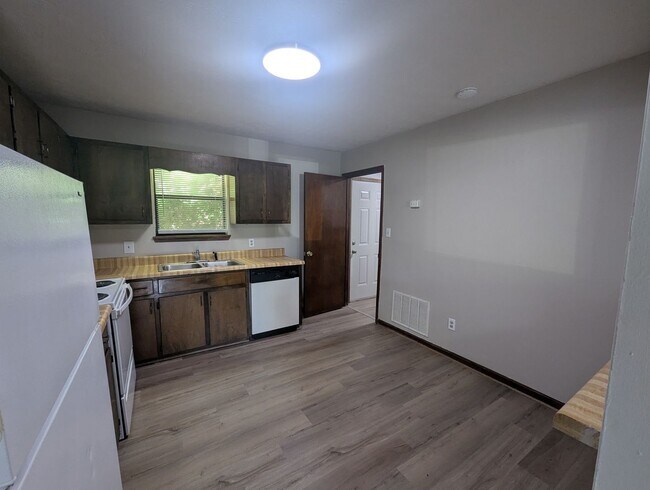 Building Photo - 315/317 Rustwood Dr