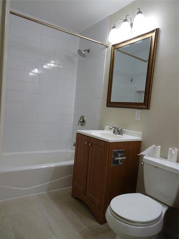 Building Photo - 811 Vinecrest Ln