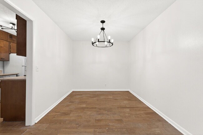 Building Photo - Move-In Ready 2BR Condo | Pool Access & Water Included