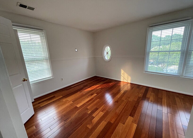 Building Photo - 7727 Rockledge Ct