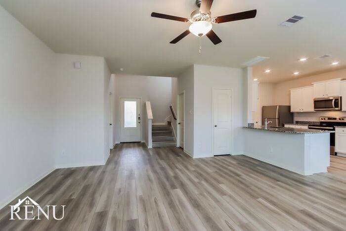Building Photo - 10417 Sweetwater Creek Dr