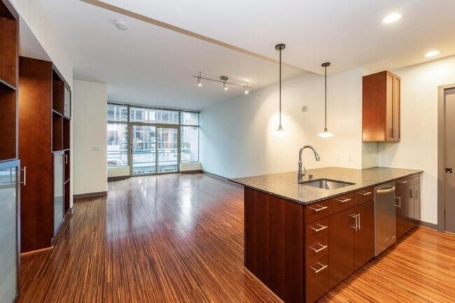 Building Photo - 1 bedroom in Seattle WA 98121