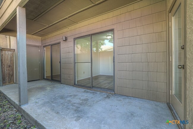 Building Photo - 1202 Thorpe Ln