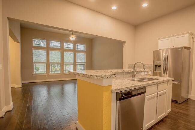 Building Photo - 10604 Wills Lp