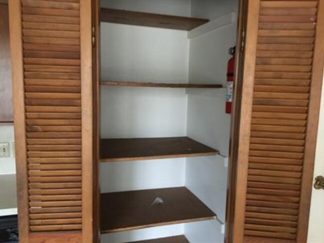 Building Photo - 1000 Sybil Dr