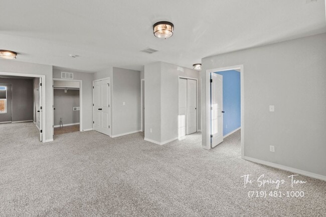 Building Photo - STUNNING 4BD HOME w/ NO ELECTRIC BILL! - Security Deposit Waiver Available