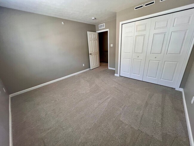 Building Photo - 2105 Canterbury Dr