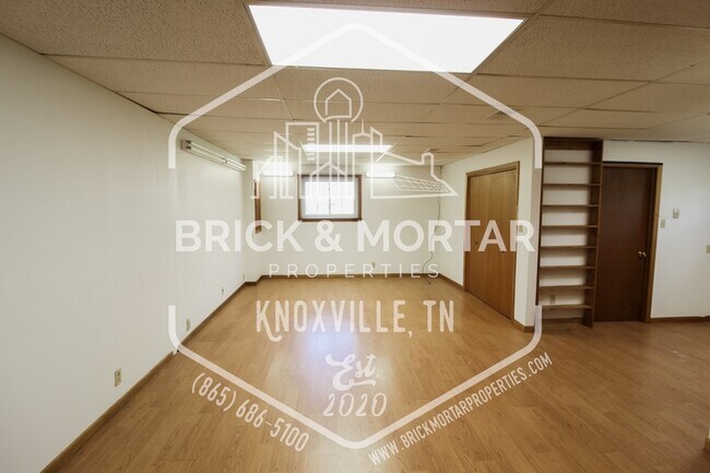 Building Photo - 111 Cooper Cir