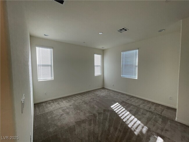 Building Photo - 11747 Emerald Lk Ave