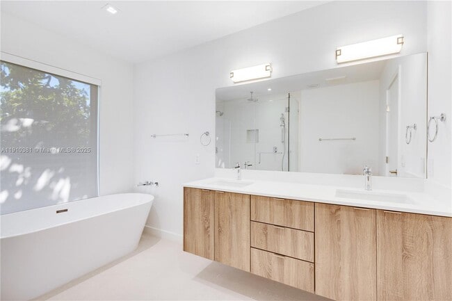 Building Photo - 8000 SW 139th Ter