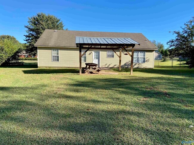Building Photo - 242 Comet Dr