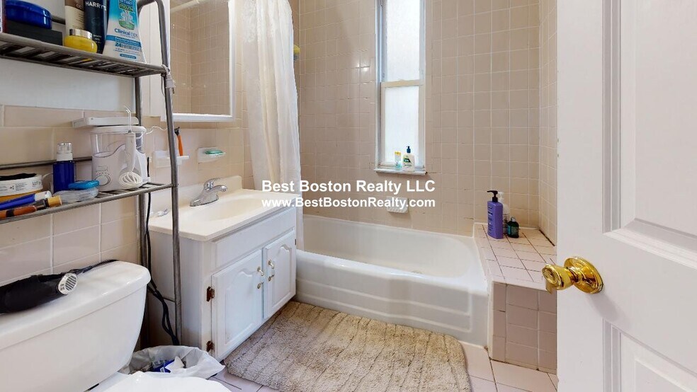 Building Photo - 289 Summer St