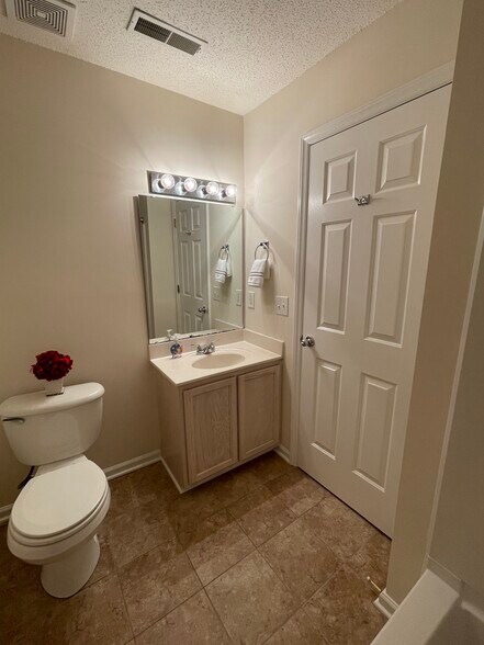 Building Photo - 2010 Wolfmill Drive Unit 304