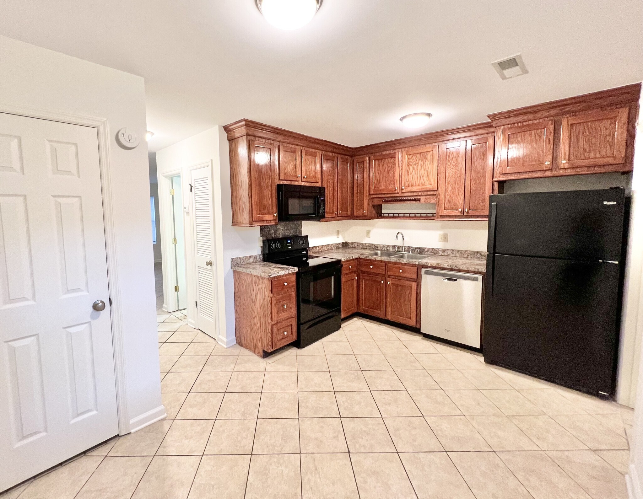 Kitchen/Dining - 274 Fleming Rd