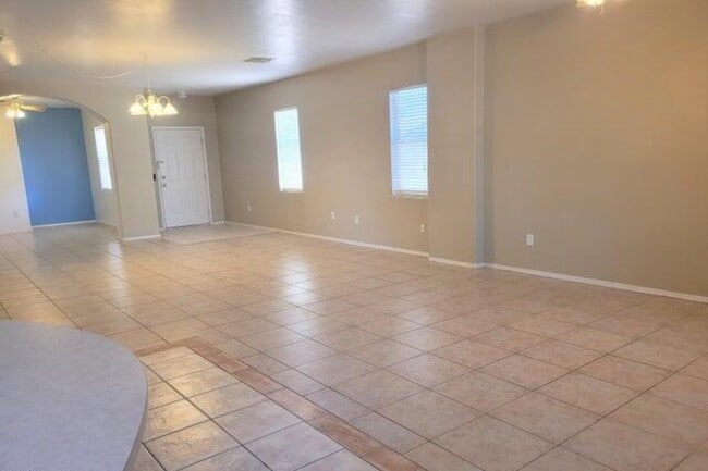 Building Photo - 2964 S Valle Verde