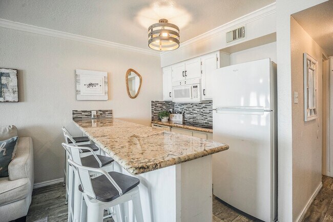 Building Photo - 6300 Seawall Blvd