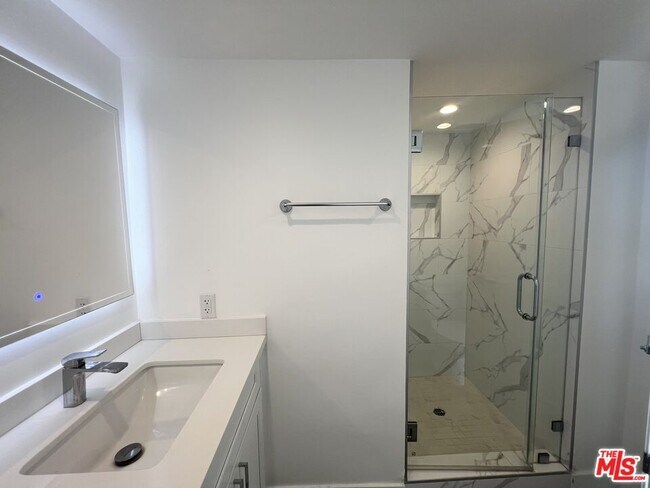 Building Photo - 10390 Wilshire Blvd