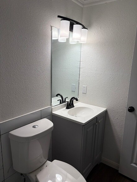 Building Photo - 5530 Lakefield Dr