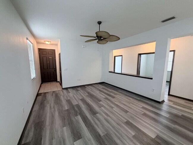 Building Photo - 1065 Viewpoint Way