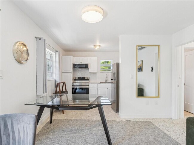 Building Photo - 421 SW 9th St