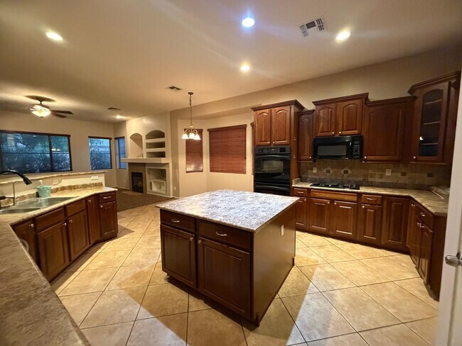 Building Photo - 4311 W Hopi Trail