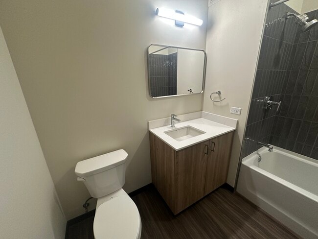 Building Photo - 2032 N Clybourn Ave