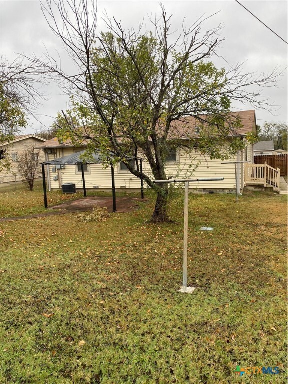 Building Photo - 906 San Antonio St