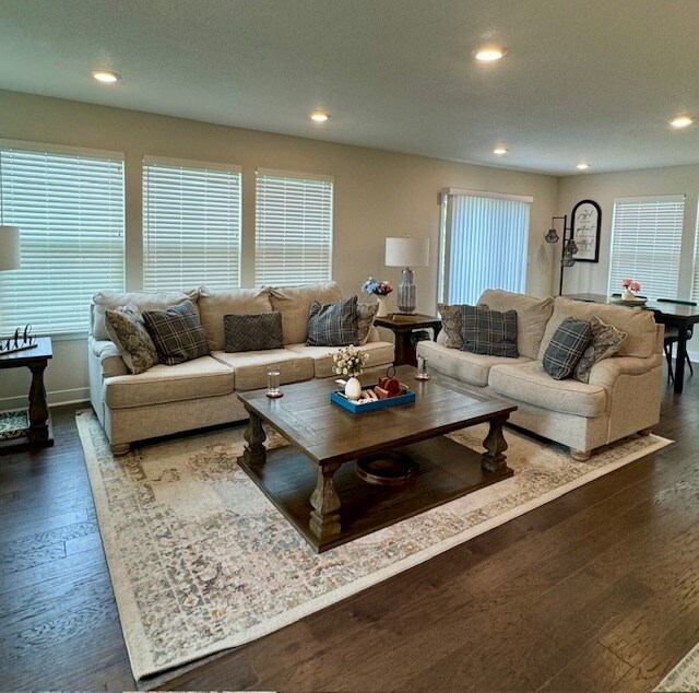 Building Photo - Large 4 Bedroom with Finished Basement - L...