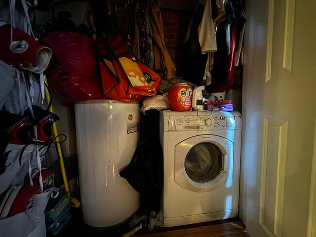 Building Photo - 493 Beacon St