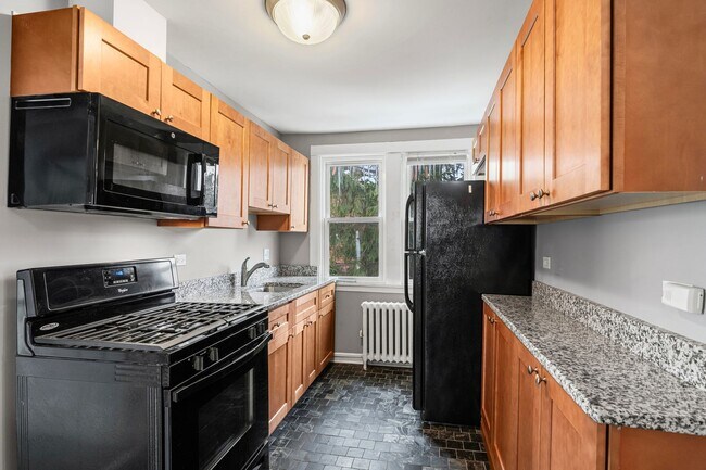 Building Photo - 233 Llewellyn Ave