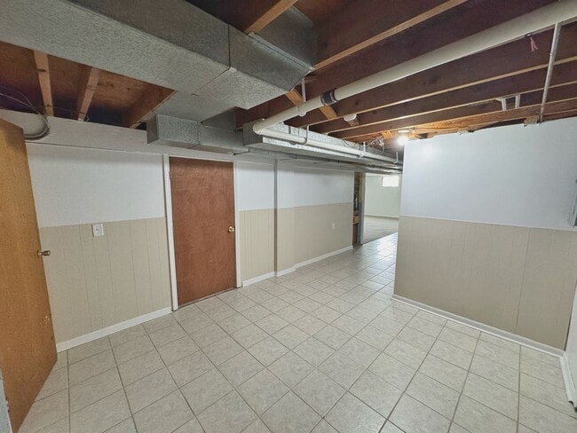 Building Photo - Modern Ranch Retreat