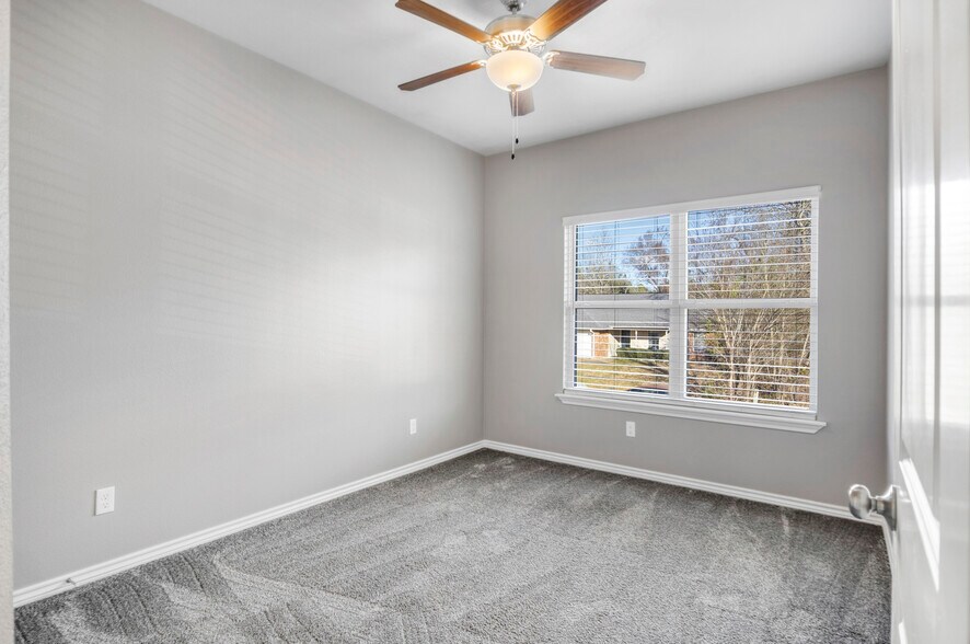 Guest Bedroom - 16076 Echo Glen Dr